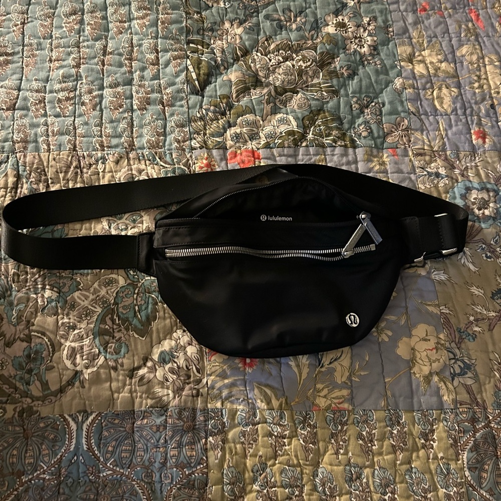 lululemon athletica Black Belt Bag 2L